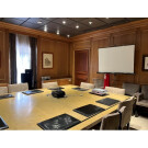 Mesa de reuniones con sus 12 butacas